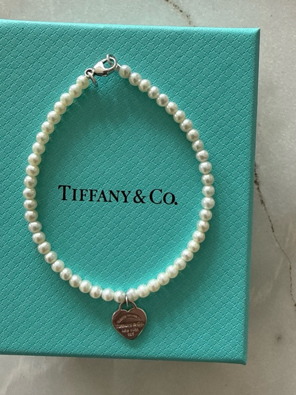 Tiffany & Co. Pearl Bracelet with Heart Tag - White Pearls